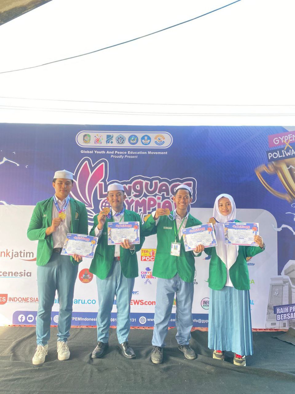 Santri MA ZAHA 1 Genggong Raih Medali Emas dan Perunggu di Grand Final Olimpiade Bahasa Inggris Nasional GYPEM 2025